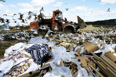 500,000 tonnes of clothes are landfilled in the UK every year (photo: United National Photo Library CC-BY-2.0)