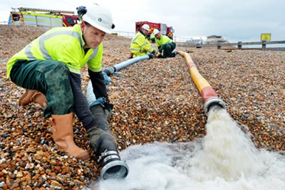 Pumping floodwater on to the beach at Bognor Regis (photograph: Environment Agency)