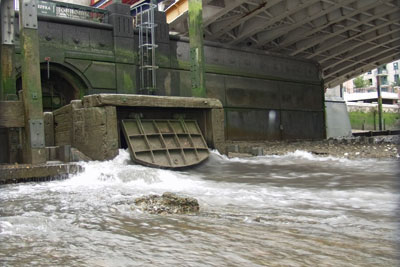 Water overflow in London. Credit: Environment Agency