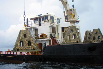 Artificial reef being installed (photograph: Reefmaker, CC by SA 3.0)