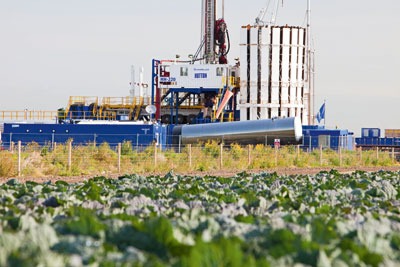 Shale gas drilling. Credit: Global Warming Images