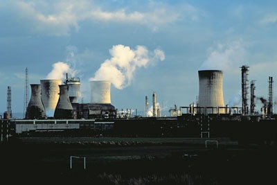 Chemical plat in Billingham, Tees Valley. Credit: Leslie Garland picture library/Alamy
