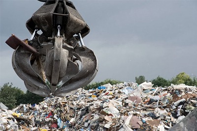 Waste being moved at MRF. Credit: Peter Alvey/Alamy