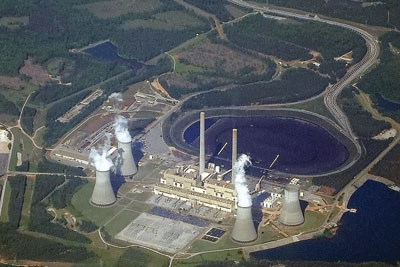 US coal plants may choose to reduce their emissions by improving efficiency. Credit: Antennas