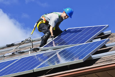 Solar rooftop installation (photograph: Elena Elisseeva/123RF)