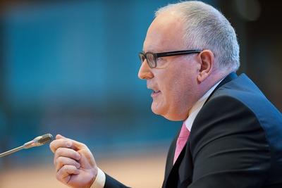Frans Timmermans told the European Parliament the circular economy package would be scrapped but replaced next year (photo: European Parliament)
