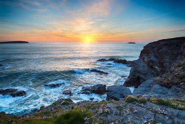 Cornish coastline (photograph: Helen Hotson/123RF)