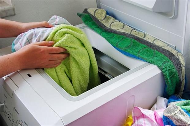 Toxic chemical can leak from clothes when they are washed and end up in watercourses (photograph: lianem/123RF)