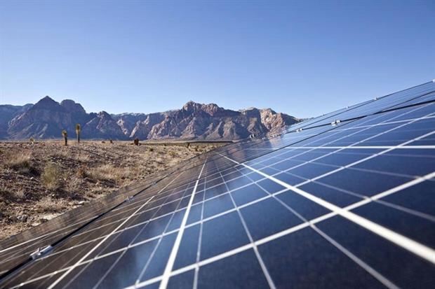 Mojave solar array (photograph © klotz / 123rf)