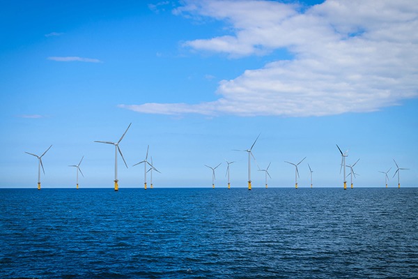 Offshore wind drove UK renewable generation investment to record levels in 2015. Photograph: Nuttawut Uttamaharad/123RF