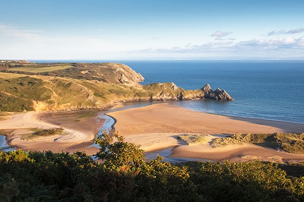 Three Cliffs Bay, Gower, South Wales. Photograph: Collins Leighton Raymond/123RF