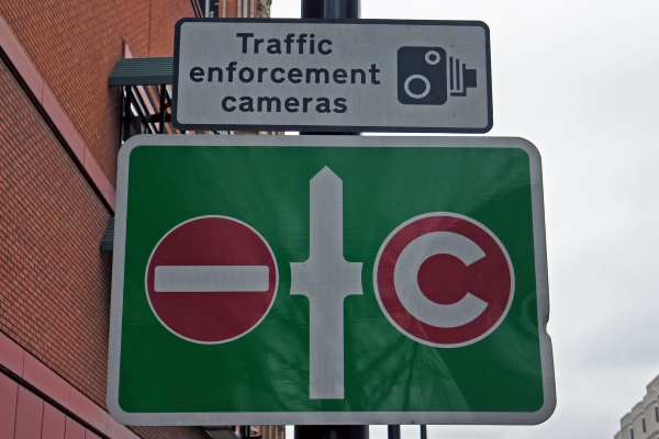 There are competing suggestions about what how central London's congestion charge should change. Mario Roberto Duran Ortiz CC BY-SA 3.0