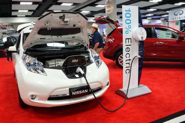Strengthened electric car policies would encourage Nissan to make the next generation of its Leaf model in the UK, said EAC chair Mary Creagh