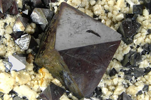 Magnetite is a naturally-occurring mineral but can also be created by mechanical wear or combustion processes. Photograph: Rob Lavinsky, iRocks.com CC-BY-SA-3.0