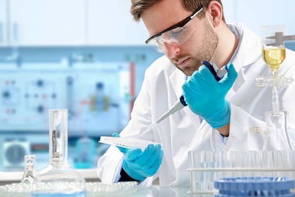 Chemist at work. Photograph: Alexander Raths/123RF