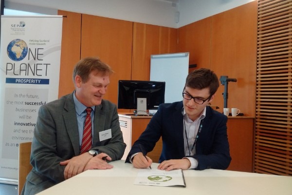 Terry A'Hearn and Richard Dryburgh sign the SPA at the Edinburgh Centre for Carbon Innovation. Photograph: 2050 Climate Group