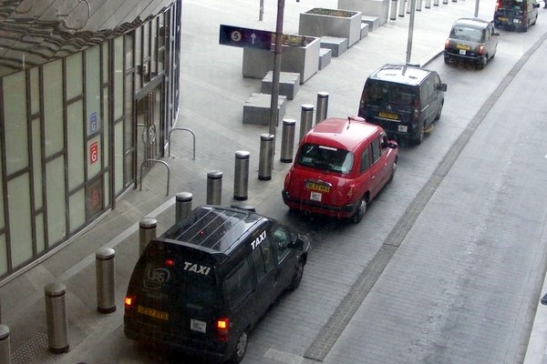 The taxi rank at Birmingham New Street station. Photograph: Gordon-Griffiths CC BY-SA 2.0