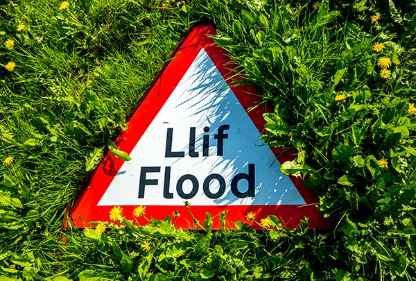 Welsh flood warning sign