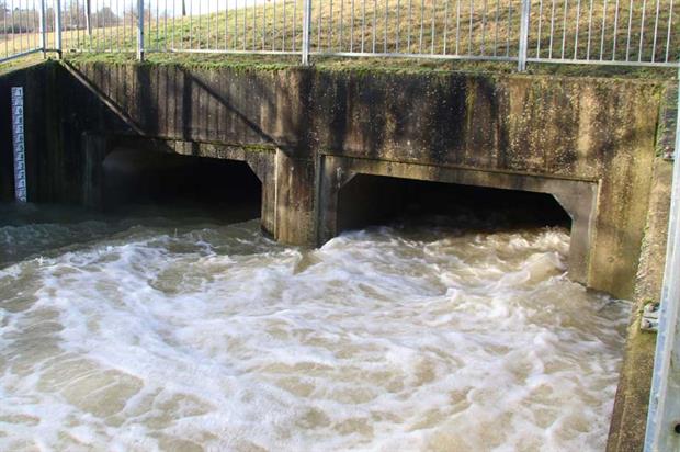 Flood defences (pic: Steve Knight, Flickr, CC BY 2.0)