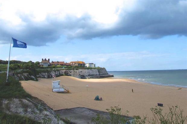 Joss Bay (cc-by-sa/2.0 - © Chris Whippet - geograph.org.uk/p/4014204)
