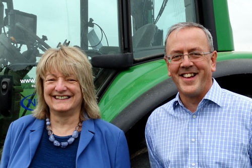 Dr Barsby with Agri Gate Research Hub project leader David Neill - image:NIAB