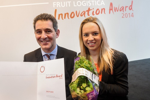 Living Salads representatives with the award and the Oriental Mixed Living Salad - image:Fruit Logisitica