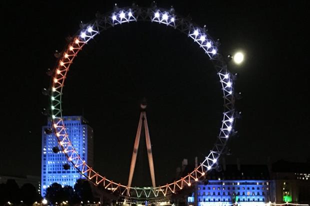 The Coca-Cola London Eye has changed its colours for the RWC final (@rugbyworldcup)