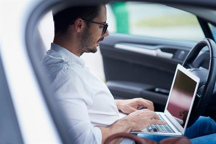 1 in 10 are working from their car