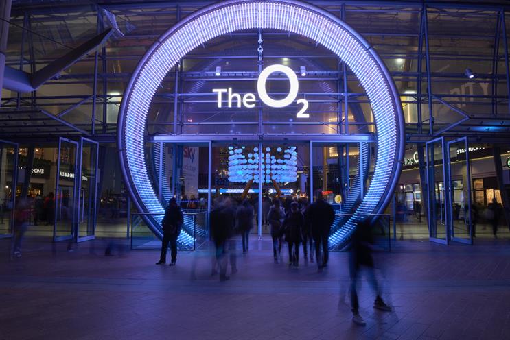 O2 entrance comes to life for '#Followtherabbit' campaign