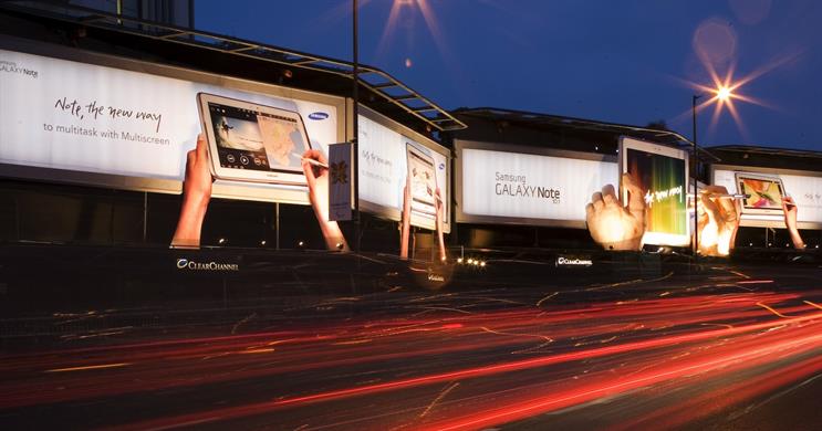Samsung Galaxy: Clear Channel outdoor campaign at Cromwell Road