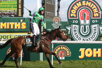 John Smiths Grand National: signs deal with Daily Mirror