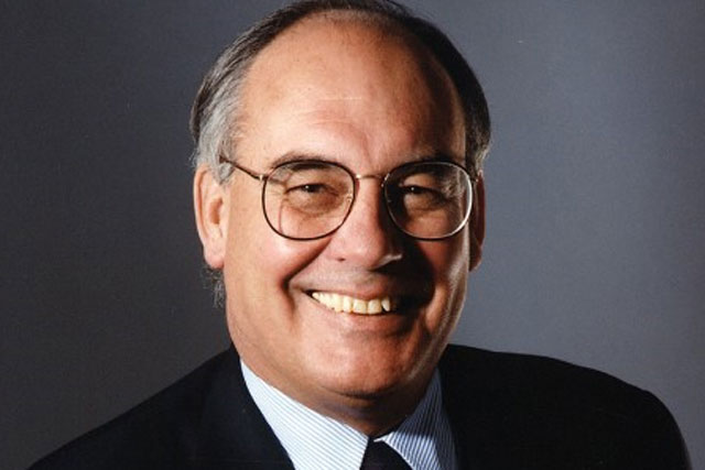 Roy Bostock : Yahoo's chairman steps down