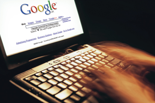 Google: introduces display ads in images search