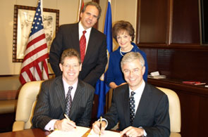 Aeroplane buys Carlson: Top left, Jeff Balagna, Carlson president and CEO; Marilyn Carlson Nelson, Carlson chairman; bottom left, Rupert Duchesne, Aeroplan president and CEO; Hubert Joly, Carlson president and CEO