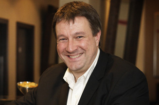 Simon Davies leaves Simon Davies