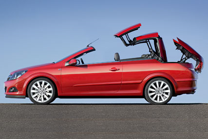 Vauxhall joins Ford by withdrawing from this week's News of the World