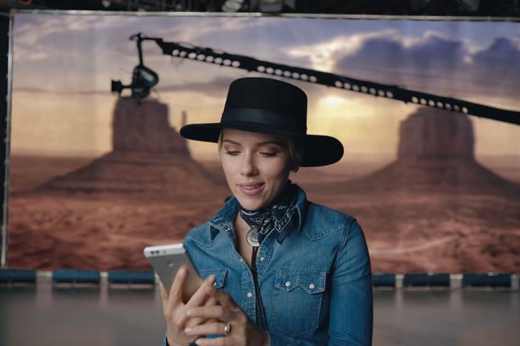 Huawei: it is promoting its latest model by encouraging people to smash up smartphones