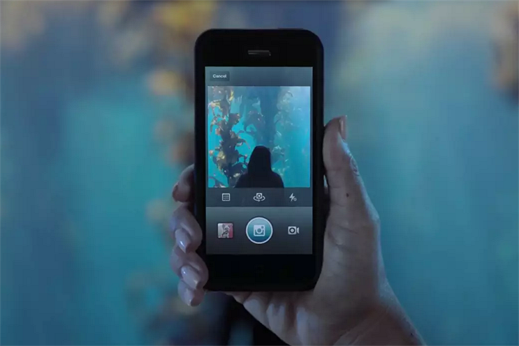 Instagram attracts 200,000 brands