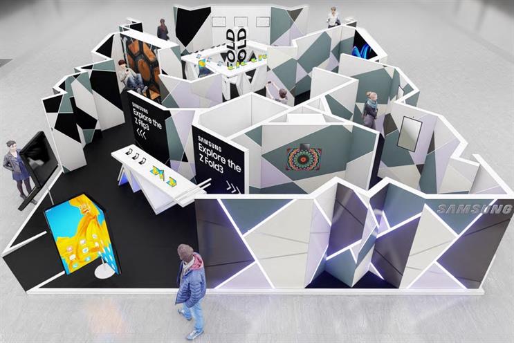 Samsung: customers will be able to choose whether to explore 'flip' or 'fold'