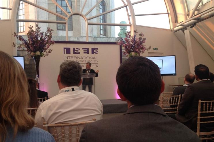 Robert Dunsmore shares his colour theory insights during an ISES event last night (21 April)