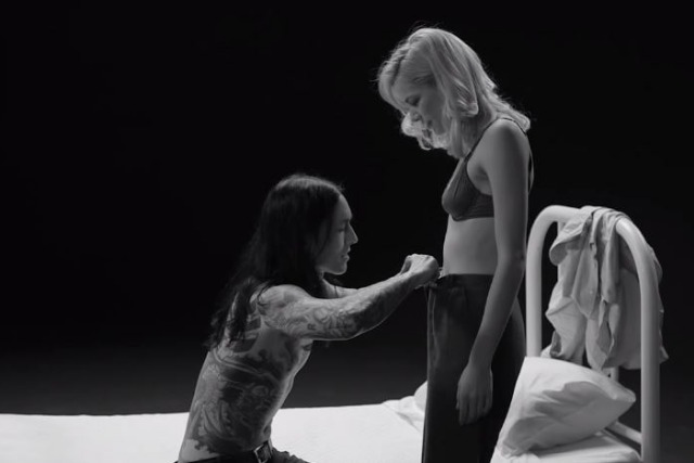 'Masters of Sex' cleverly uses 'First Kiss' director for steamy follow-up