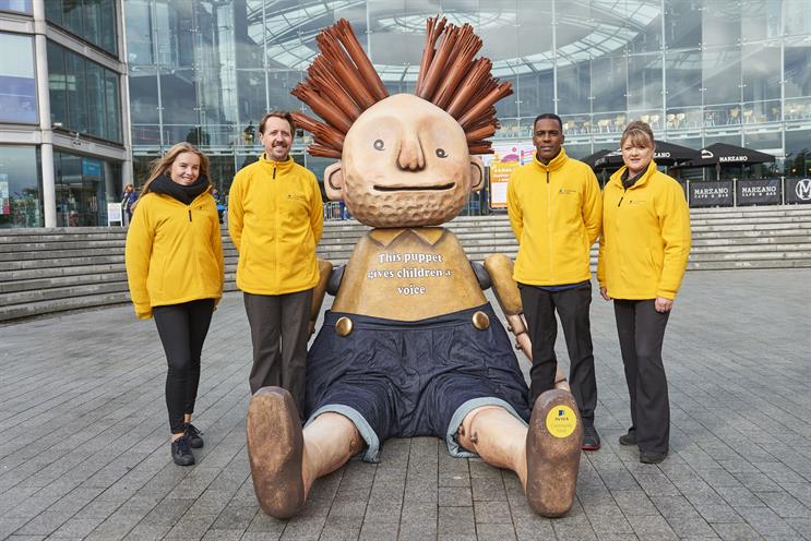 Aviva creates large sculptures to promote community fund