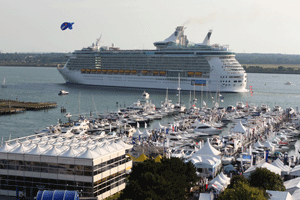 Boat show: visitors stay away