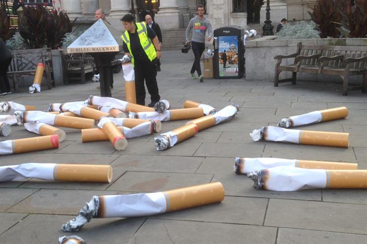 Giant cigarettes draw attention from crowds