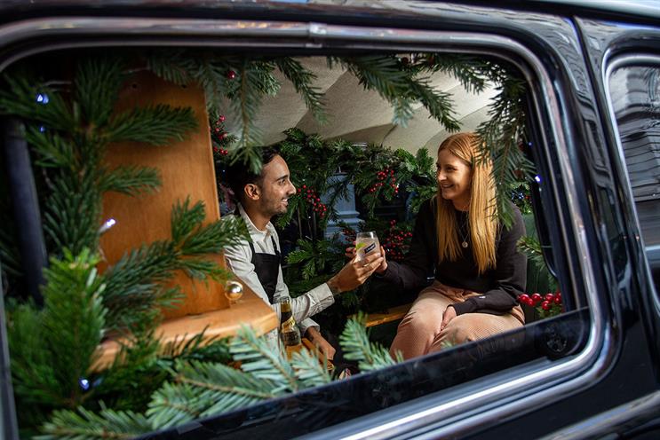 Schweppes: taxi has been fitted with festive decorations 