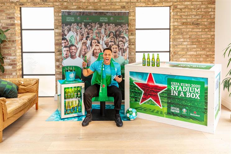 Heineken: a team will visit to install the at-home experience