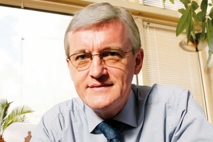 Douglas McArthur: chairman of UKOM
