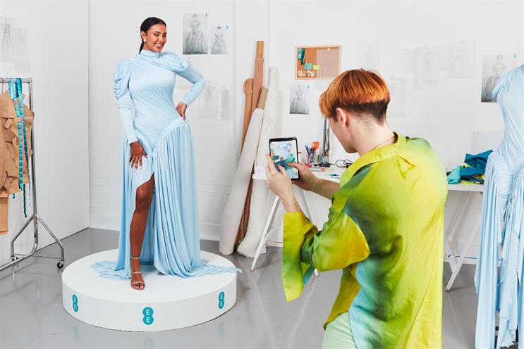 EE: Maya Jama's dress features multiple layers, electric wires and sensor bulbs