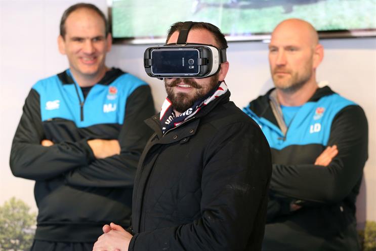 Rugby legends surprise fans with virtual reality