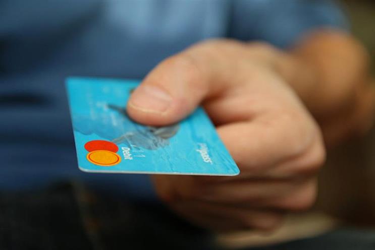 UK shoppers spend 17% more at bargain stores